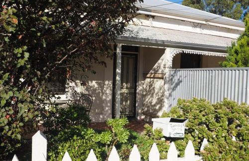 Parkside Casa | Odeon Cottage - Part of Harrietts