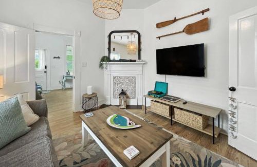 Brunswick Casa | Odie's Oasis on Union