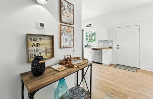 Brunswick Casa | Odie's Oasis on Union