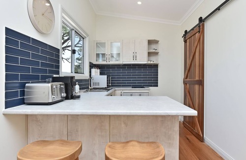 Cessnock Casa | Odyssean Farmstay Cabin - Romantic Getaway, Roche Concert Bus Route & Nearby Wineries
