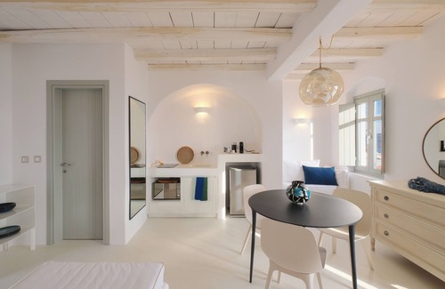 Milos Apartamento | Odyssey Rock