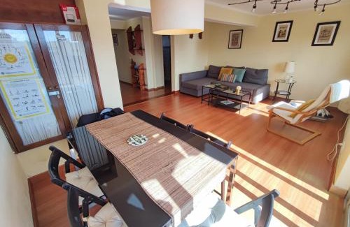 Paco De Arcos Apartamento | Oeiras, 2 bedroom apartment w balcony and barbecue next to Parque dos Poetas