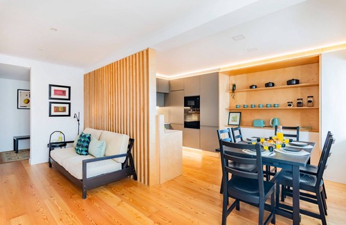 Paco De Arcos Apartamento | Oeiras Spacious and Coastal Flat