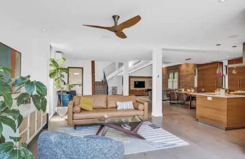Mapleton Hill Casa | ❤️of Downtown All New! Mod 6BR ☆6min→ Pearl☆Hottub
