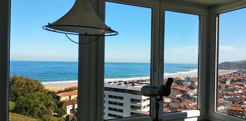 Zarautz Apartamento | OFERTA ESPECIAL ÚLTIMA HORA - SARAKATUA15 - vistas espectaculares - familias y parejas - 2 dormitorios independientes - amplio salón cocina comedor - tarjeta parking OTA GRATIS - Julio y agosto estancia mínima 7 noches de domingo a domingo -