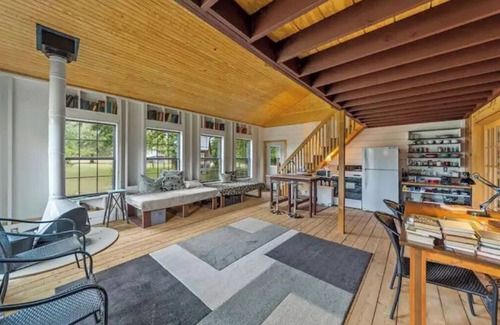 Telephone Cabina | Off Bois D'arc Lake - Main Cabin with Meeting Area, Disc Golf, Volleyball