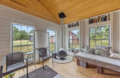 Telephone Cabina | Off Bois D'arc Lake - Main Cabin with Meeting Area, Disc Golf, Volleyball