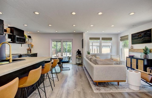 Southeast Boise Casa | Off-Broadway - Modern woutdoor haven