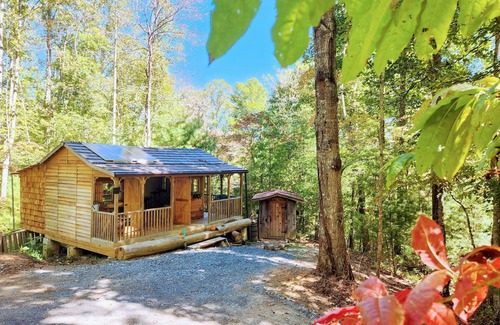 Marshall Cabina | Off-Grid Cabin-Appalachia Glamping-30 Min to AVL-4WD Needed - NO Cleaning Fee!