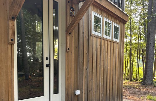 York Cabina | Off-Grid Cabin on a Pond with Miles of Trails with Kayaks and Canoes