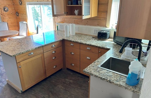 Lowman Cabina | Off Grid Cabin With WIFI! Surrounded by hiking trails, beautiful scenery