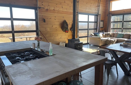 Cynthiana Casa | Off-Grid Experience in Bainbridge Ohio. Close to lakes and trails.