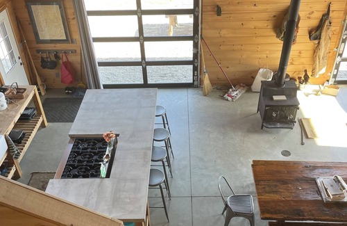 Cynthiana Casa | Off-Grid Experience in Bainbridge Ohio. Close to lakes and trails.