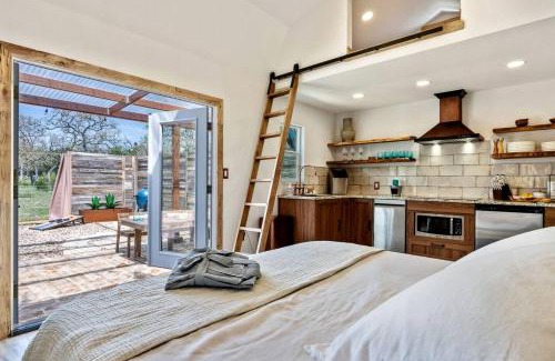 Wimberley Casa | Off-Grid Luxurious Tiny Cabin with Incredible Outdoor and Indoor in Texas