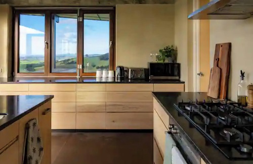 Mangapai Casa | Off-Grid Luxury - Soak In The View