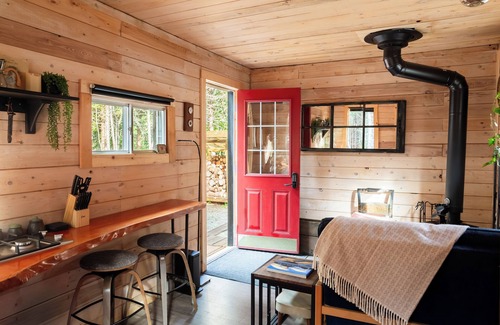 Harvey Cabina | Off-Grid Micro-Cabin in the Heart of Albert County