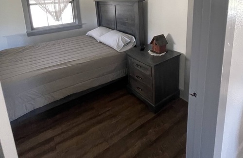 Topeka Casa | Off grid, quaint home, barn and pasture in center of Amish County
