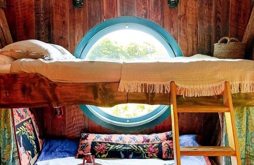 Roxbury Casa | Off-Grid Rustic Glamping Experience Ideal to Reconnect in NY