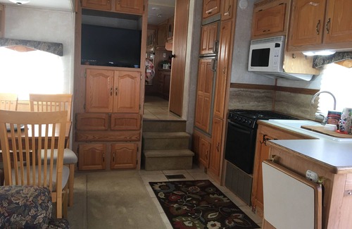 Squaw Valley Casa | Off-Grid RV 🏕 - Be Adventurous, Come Stay With Us and Live Off-Grid