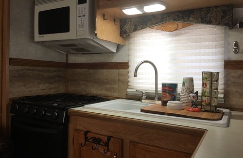 Squaw Valley Casa | Off-Grid RV 🏕 - Be Adventurous, Come Stay With Us and Live Off-Grid