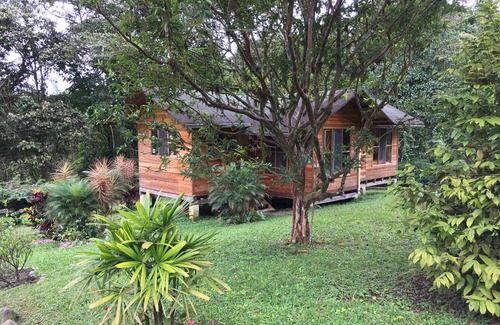 Mindo Cabaña | Casa solar fuera de la red con piscina natural y sauna en el campo de Mindo