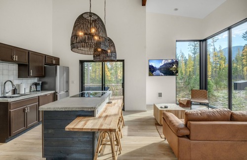 Columbia Falls Casa | Off Grid Stays 'The Box' #3