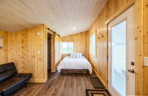 Whitehall Otro | Off-grid tiny home farm stay with incredible mountain views!