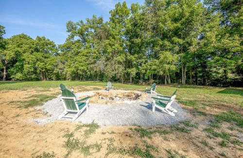 Newport Casa | Off-Grid Tiny House with Fire Pit and Countryside Views in Tennessee