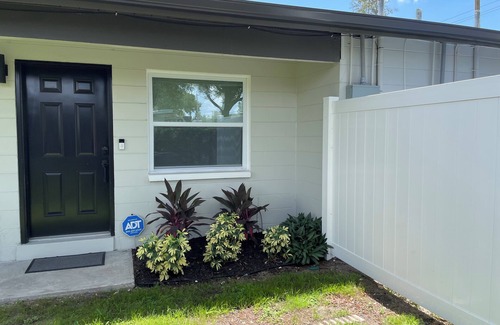 Brandon Casa | Off of I-75 and SR-60, newly renovated 1 bedroom unit mins to Airport/Downtown.