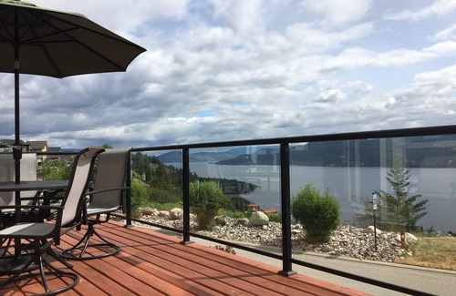 Central Okanagan Cabaña | ¡Reserva ahora para vacaciones de verano! ¡Evita las decepciones y actúa ahora!