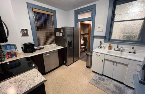 Somerset Casa | Off-street parking, family and pet friendly, fenced in yard, WiFi, self check-in