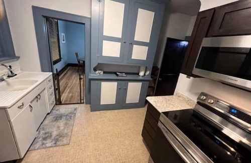 Somerset Casa | Off-street parking, family and pet friendly, fenced in yard, WiFi, self check-in