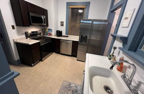 Somerset Casa | Off-street parking, family and pet friendly, fenced in yard, WiFi, self check-in