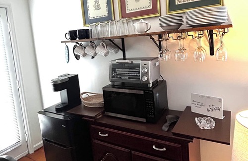 Mount Airy Apartamento | Off the beaten path in Mt Airy, NC. Mountain View’s on 14 acres. Duplex.