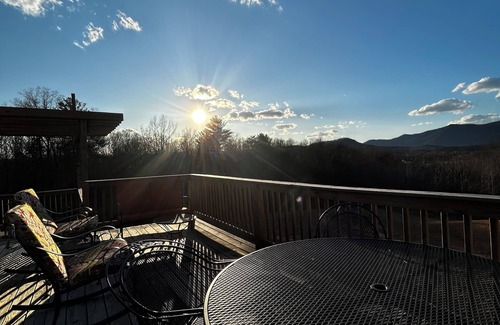 Mount Airy Apartamento | Off the beaten path in Mt Airy, NC. Mountain View’s on 14 acres. Duplex.