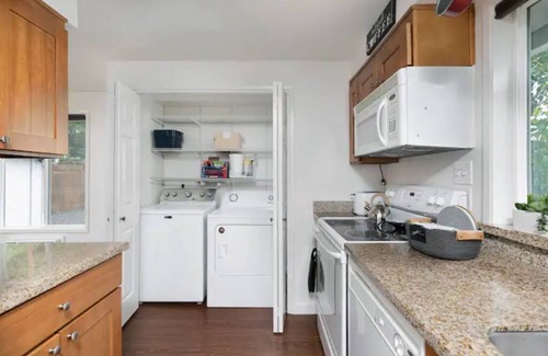 Vancouver Casa | Off the Fairway on Fairmount 2 Bd 1 Bth