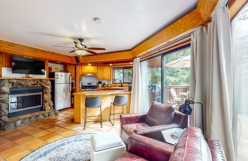 Timber Cove Casa | Off-the-grid tower retreat with private hot tub & scenic deck - dog-friendly
