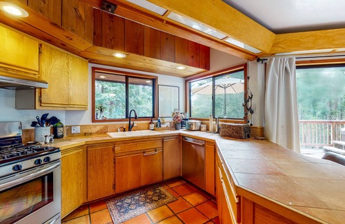 Timber Cove Casa | Off-the-grid tower retreat with private hot tub & scenic deck - dog-friendly