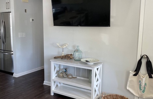 Tranquil Harbour Casa | Off The Hook-renovated dog friendly listing!