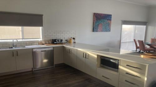 Lake Wangary Casa | Off The Net - New Listing - Esplanade Property With Views Of The Channel