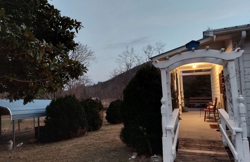 Lowgap Casa | Country home sitting between 2 mountains