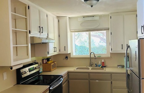 Dunsmuir Casa | Offers single guests & groups a quiet stay near Mt. Shasta, fuel & amenities.