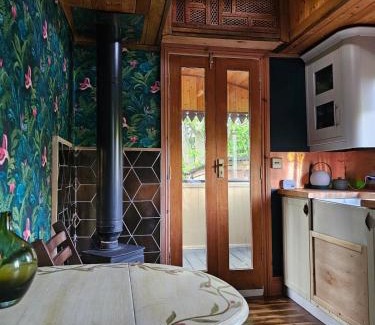 Brentwood Otro | offgrid showmans caravan