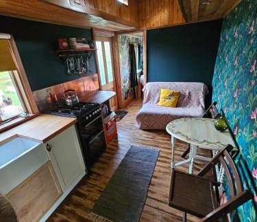 Brentwood Otro | offgrid showmans caravan