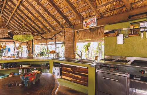El Cacalote Casa | OffGrid SuperAbode Domes In Front of the Ocean with Pool near Roca Blanca