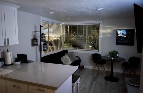 Lower Avenues Casa | Office and a Penthouse View!!!!