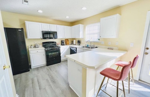 Northeast Raleigh Casa | Office ★ Spacious Oasis★for 8
