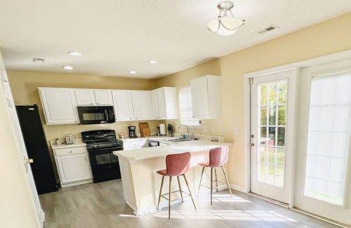 Northeast Raleigh Casa | Office ★ Spacious Oasis★for 8