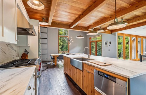 Moscow Casa | Ogden Falls: 2 br, wood fireplace, a/c, firepit, waterfall view!