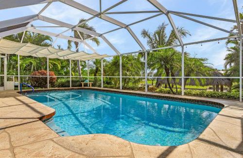 Caloosahatchee Casa | OH! What a Villa - Sunsets, Saltwater Pool, Hot tub, Tiki Hut, Dock - Villa Coastal Cottage- Roelens